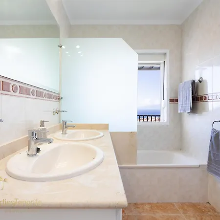 Yulian Costa Adeje (Tenerife)