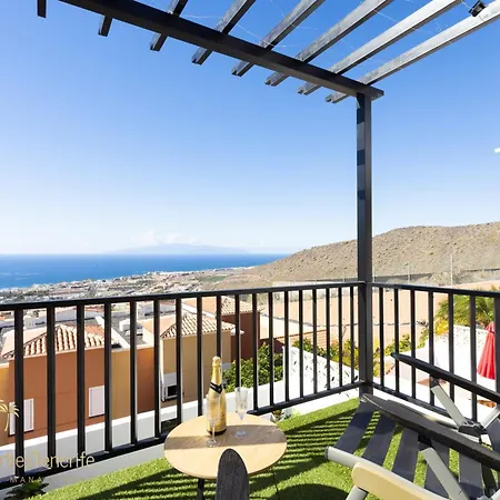 Yulian Nyaraló Costa Adeje (Tenerife)